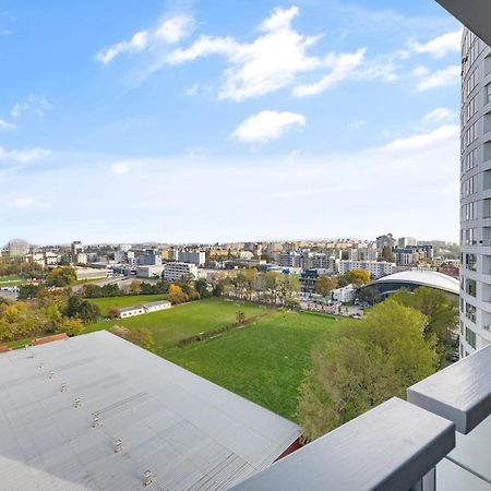 Apartman V III Veziach S Vyhladom, Pri Stadione A S Garazou Zadarmo Bratislava Exterior photo